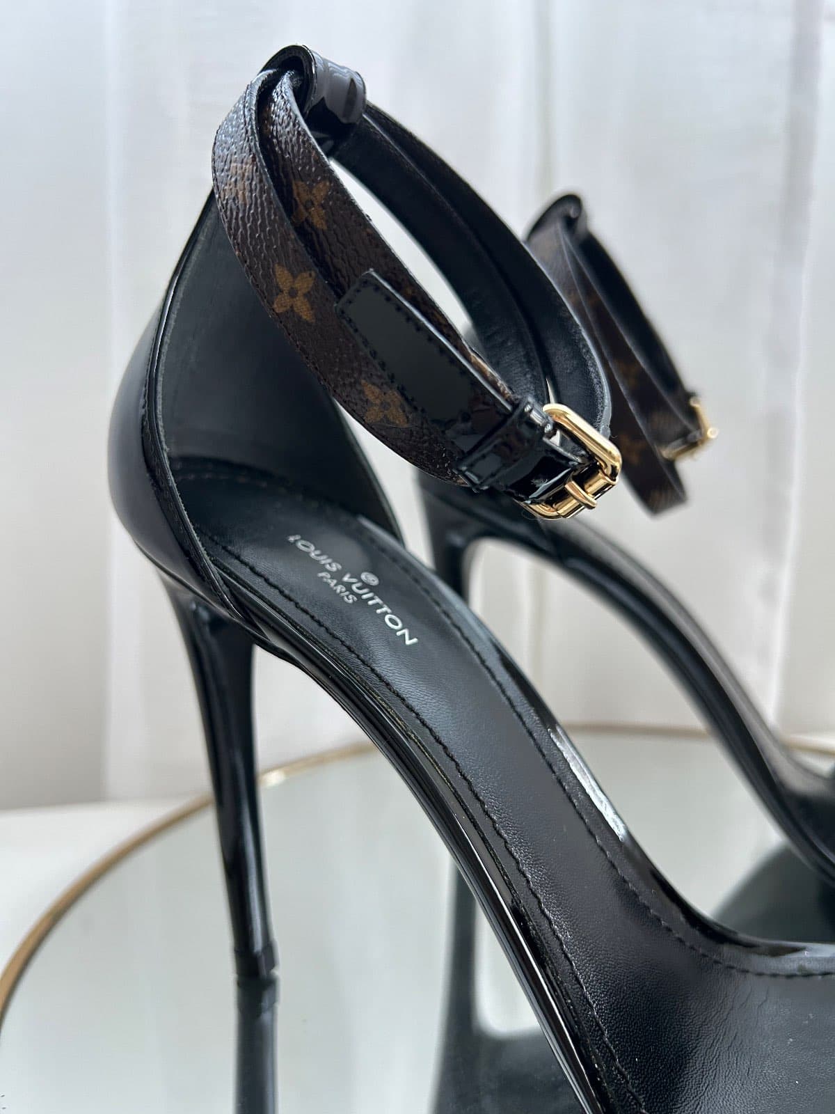 Louis Vuitton — Escarpins Louis Vuitton Call Back – Vernies Monogram Noir